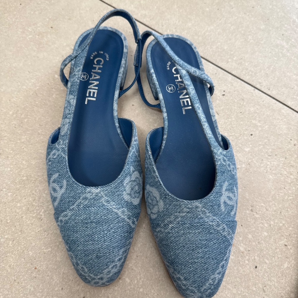 Chanel sling back